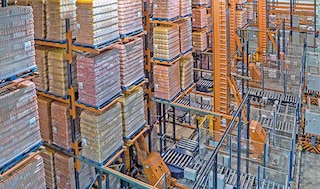 Avtomatsko tristransko dvigalo za palete Avtomatsko tristransko dvigalo za palete