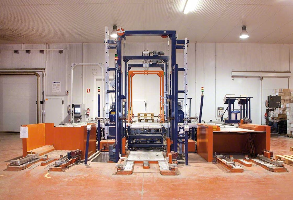 Paletne kontrolne točke nadzirajo vstope palet v objekt na popolnoma avtomatiziran način Paletne kontrolne točke nadzirajo vstope palet v objekt na popolnoma avtomatiziran način