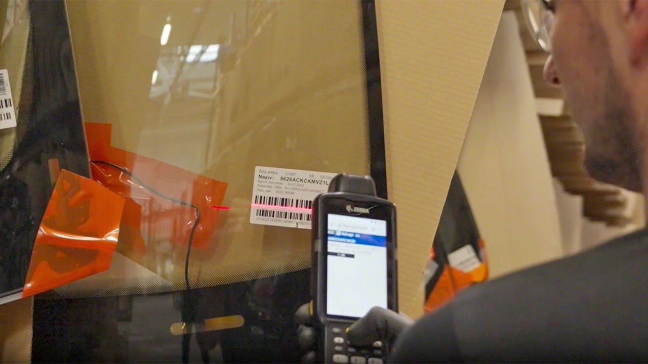 S pomočjo WMS-a oziroma Warehouse Management Systema smo končno dobili program oziroma orodje, s katerim imamo praktično popolno kontrolo nad stanjem zaloge kot tudi z lokacijo stekel v skladišču