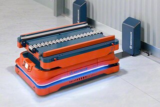 Programska oprema za upravljanje voznega parka organizira polnjenje baterij robotov AMR