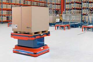 Roboti AMR samostojno krmarijo po objektu s pomočjo virtualnih zemljevidov