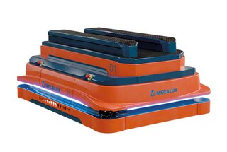 AMR 1500 z dvižno ploščadjo lahko premika tovor na ploščadi ali transporterje