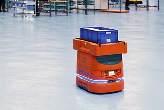 Roboti AMR se uporabljajo za oskrbo proizvodnih linij