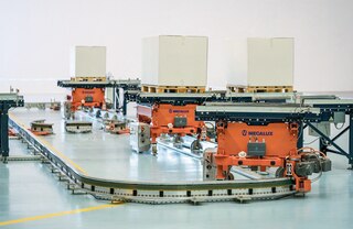 Elektrificirani enotirni sistem avtomatizira notranji pretok palet